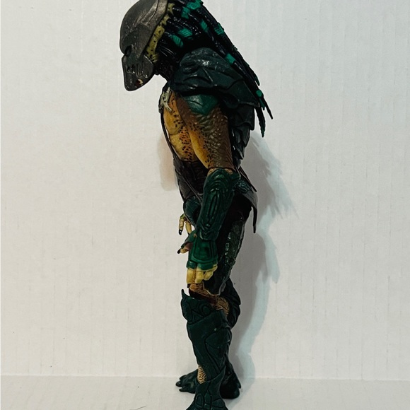 Neca Predators Series2 Masked Tracker Predator Figure - Picture 4 of 9